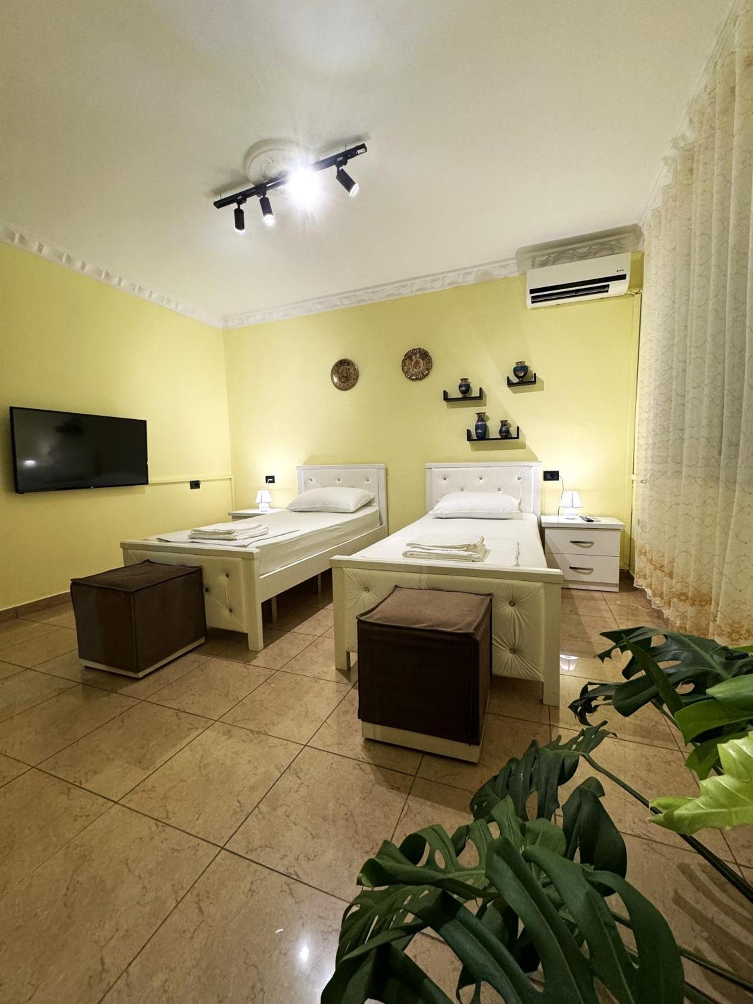 Fun House Serenity Apartment ติรานา ภายนอก รูปภาพ