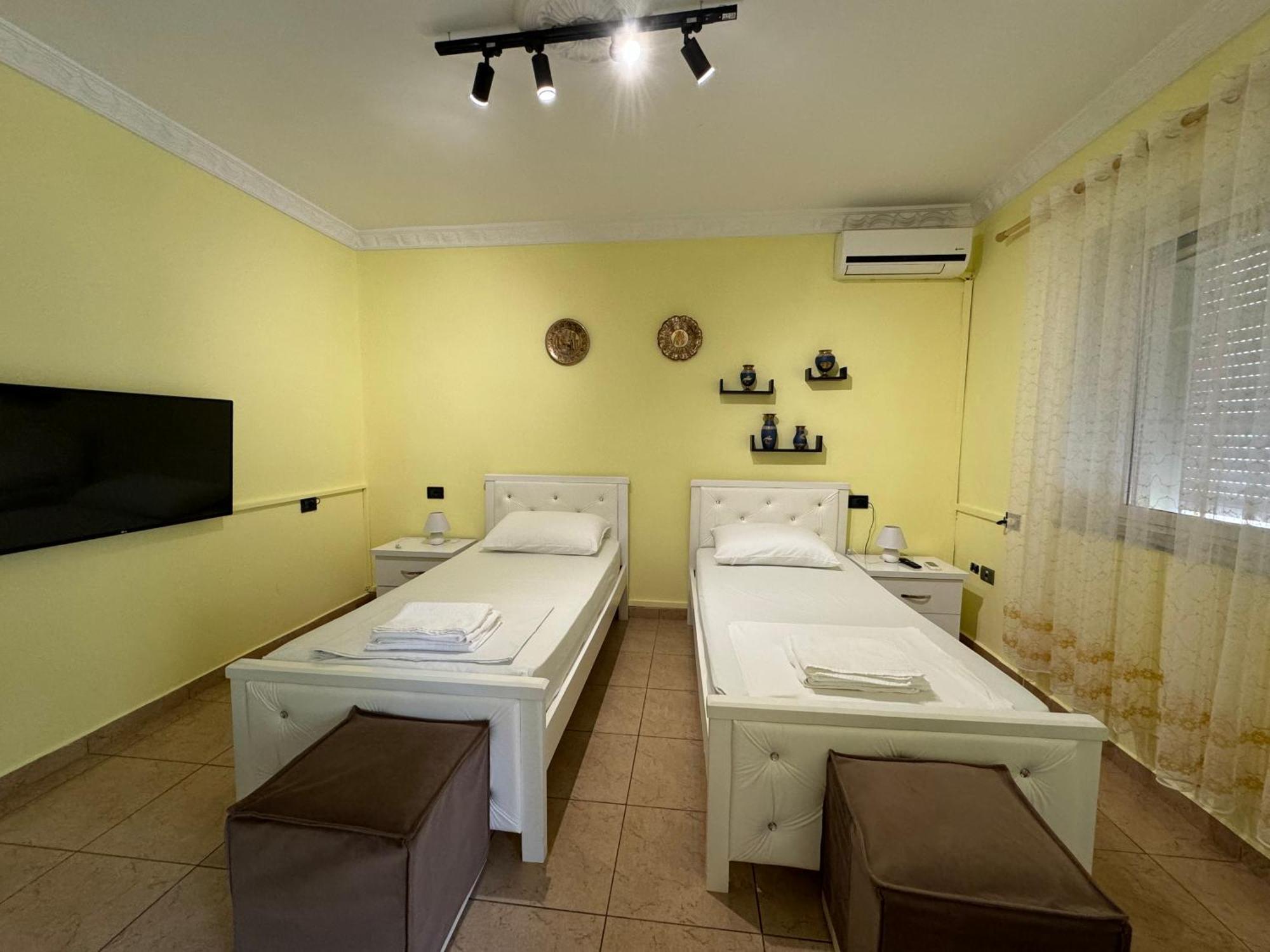 Fun House Serenity Apartment ติรานา ภายนอก รูปภาพ