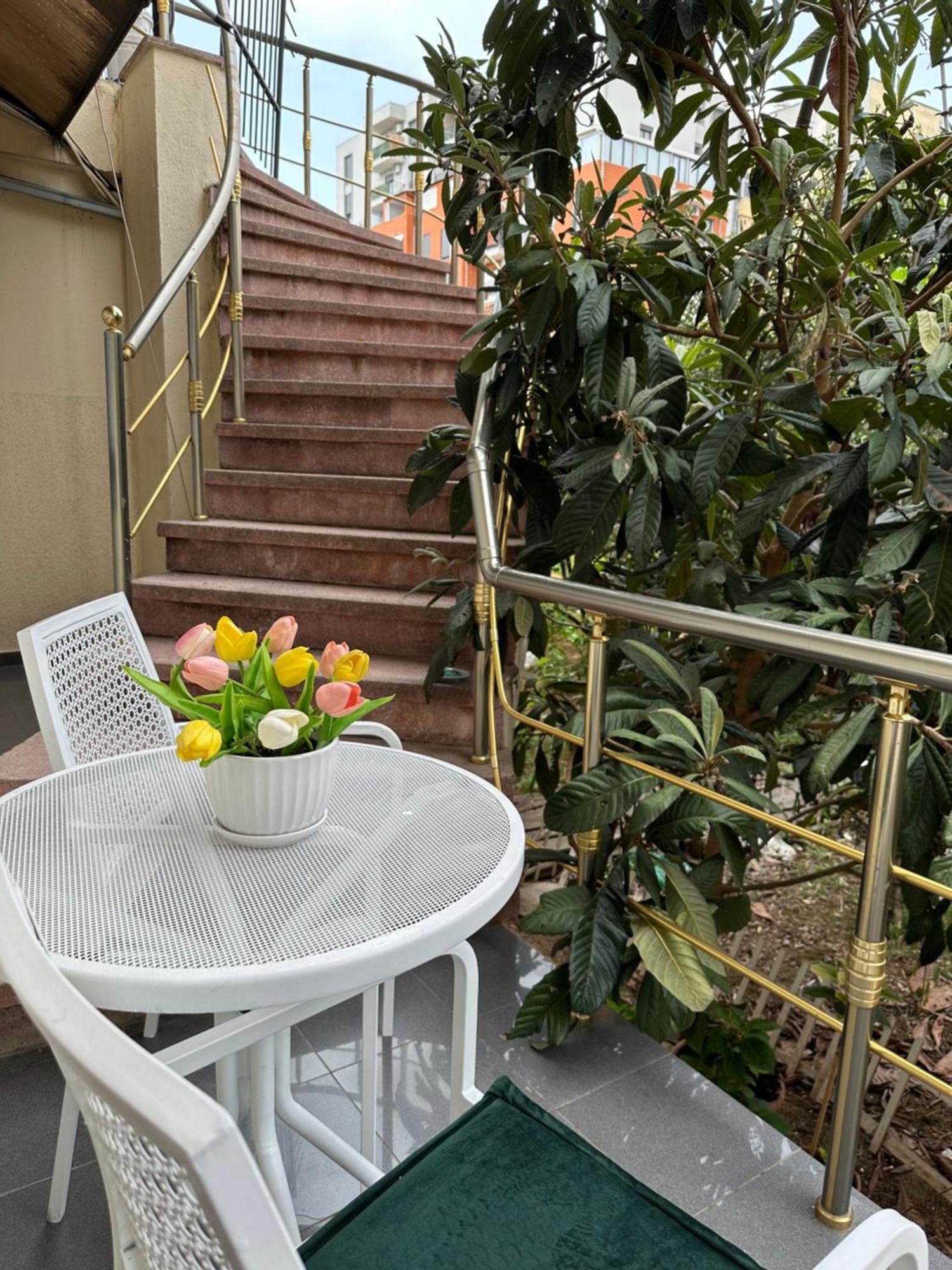 Fun House Serenity Apartment ติรานา ภายนอก รูปภาพ